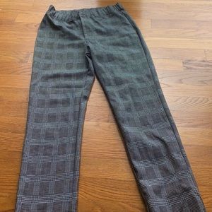 Fine Grid Patterned Leggings.